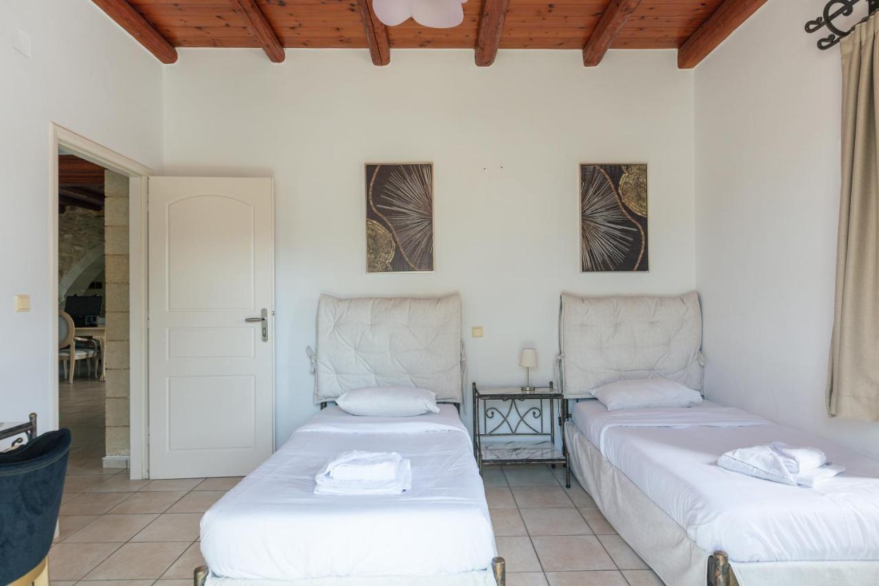 Villa Pinelopi Asprouliánoi Buitenkant foto