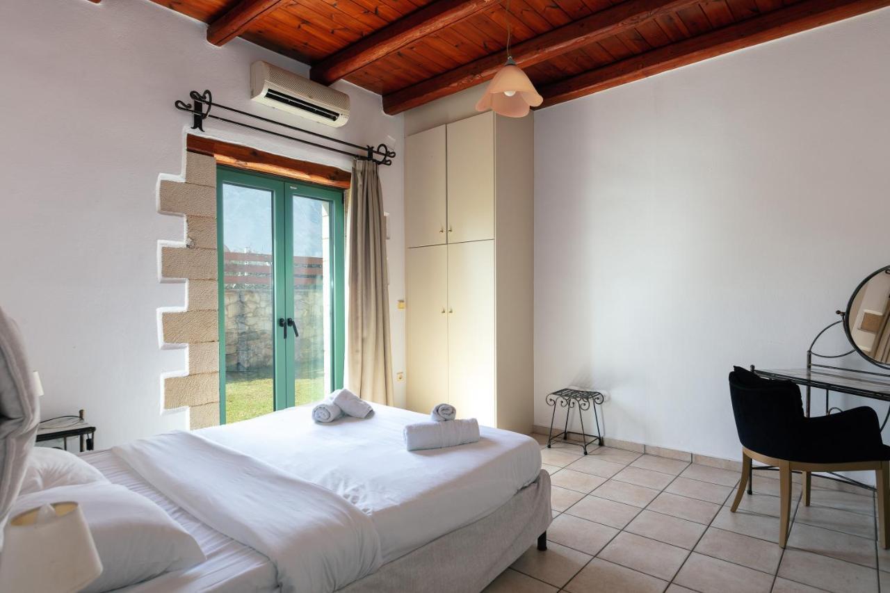 Villa Pinelopi Asprouliánoi Buitenkant foto