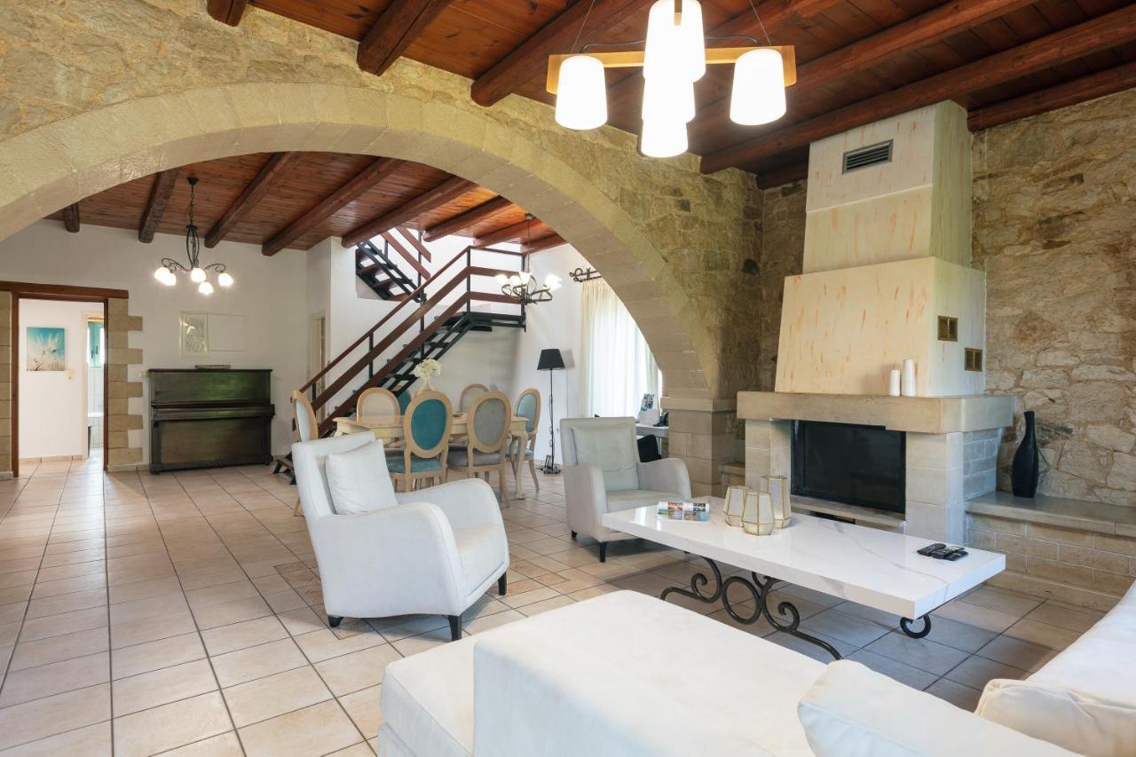 Villa Pinelopi Asprouliánoi Buitenkant foto
