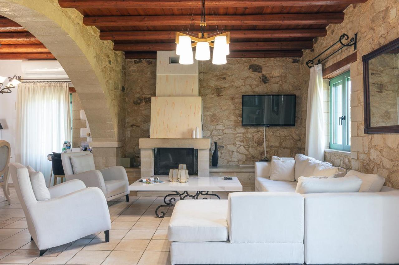 Villa Pinelopi Asprouliánoi Buitenkant foto