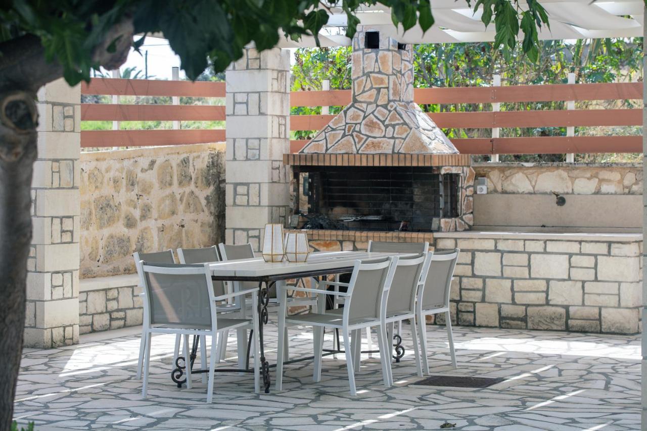 Villa Pinelopi Asprouliánoi Buitenkant foto